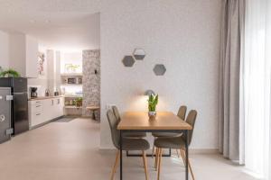 The HostMaster Urban Cityscape Escape