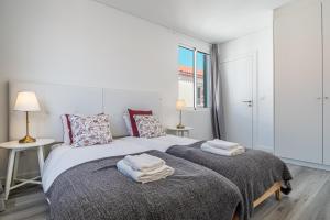 EX 61ESME Apartments