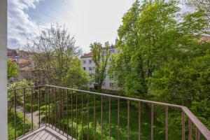 Sunny Apartment in the Heart of Warsaw by Renters