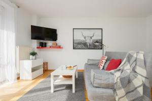 Sunny Apartment in the Heart of Warsaw by Noclegi Renters