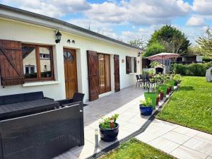 Maison confortable à Ver-sur-Mer avec jardin privé