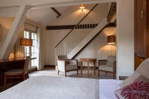 Hotels Hotel Aux Vieux Remparts, The Originals Relais : photos des chambres