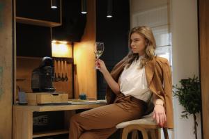 Design Apartment PLATINIUM SPA LUX 5 STAR "HAVANA" Completely PRIVATE Wellness & Spa FREE INCLUDED Sauna & Jacuzzi & Salt Wall & Fire place & 3D Ceilings & Business WiFi & NETFLIX & Keyless code entry & FULL SMART APP & SECURE 2 Parking place