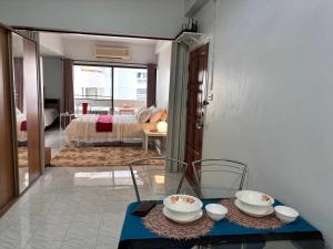 Cozy 1br walk to BTS and Airport Rail Link Close to Malls M11