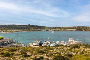 GhadiraBay seafront with sea views by Homely