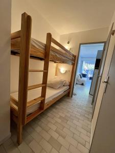 STUDIO CABINE 4 PERSONNES AVEC TERRASSE ET PLACE DE PARKING PRIVATIVE