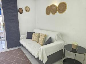 NEW OCEAN SYMPHONY APARTMENT WITH TERRACE, Los Cristianos, Tenerife