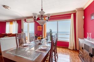 Beautiful 3 bedroom Wifi Sea View