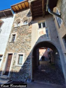 Antica torre del castello Casa Ceresiana