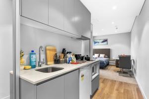 Studio in heart of Roseville