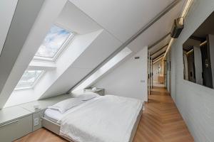 Elegant 2 BD Apartment with terrace by Domvia