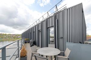 Elegant 2 BD Apartment with terrace by Domvia