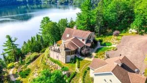 The Vista - Magnificent waterfront beach & hot tub - Gracefield