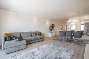 Contemporary Residence C by Homie