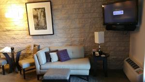 GetAways at Palm Springs Tennis Club