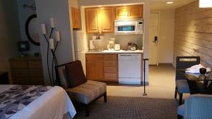 GetAways at Palm Springs Tennis Club