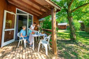 Campings DOMAINE SAINT JEAN DU BRUEL : photos des chambres
