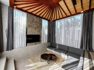 Villa Nakula - Designer Canggu 3 Level Villa ONLY 5 mins to Beach