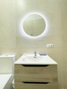 Cerca del centro y luminoso