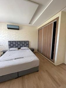 Appartement confortable avec piscine intérieur