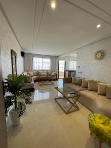 Appartement confortable avec piscine intérieur