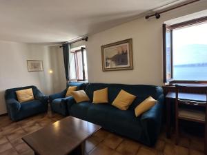 Villa Anna with patio by GardaDoma