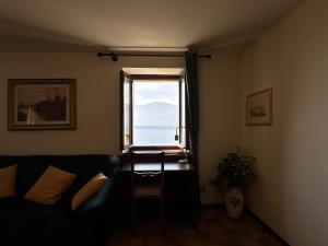 Villa Anna with patio by GardaDoma