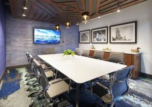 Downtown Chic New Studio Oasis Close to it All