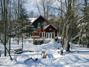 Dingle Run Lodge at Sir Sam's - Algonquin Highlands