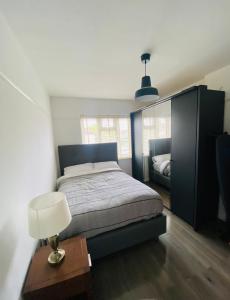 Inviting 4-Bed House in Leeds