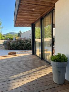 Maisons de vacances Lodge Valbelle, maison independante avec jacuzzi : photos des chambres