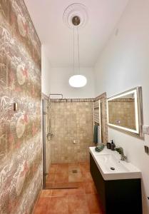 ORANGEHOMES Urban elegance apartment