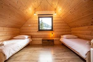 Gorczański dom z bali w górach