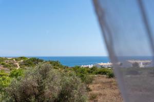 Paz e Vista Mar with Pool & WiFi