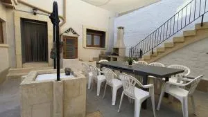 Village house with patio and barbecue - Sant Jaume dels Domenys