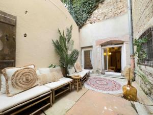 LES SEYCHELLES, T2, Hyper Centre, Cours intérieure