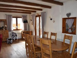 Chalets Luxueux chalet ensoleille, ski aux pieds, pres des pistes et du centre. - FR-1-464-169 : photos des chambres