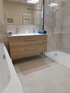 Appartements Maison au coeur du village avec parking : photos des chambres