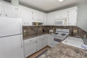 ROYAL GARDEN RESORT 1012 condo