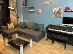 Urban Haven-Relax in Style CR Park GK2 - Tughlaqabad