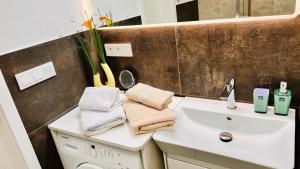 RESIDENCE KOLONADA 60 square meters 2 rooms Apartment in best Location direct at famous Colonnade and Singing Fountain