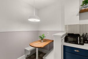 SoHo Siesta Stunning Apt w Private Balcony