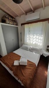 Casa de Huéspedes Muñiz sobre parque de 1000m2, 1 dormitorio, 20m2 cubiertos, baño con ducha, pileta cilíndrica de 3x076