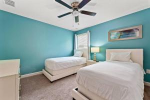 Lakefront 8BR Super Resort Pool Home Near Disney