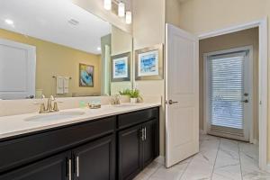 Lakefront 8BR Super Resort Pool Home Near Disney