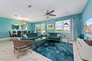 Lakefront 8BR Super Resort Pool Home Near Disney