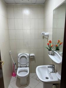 Small Room shared bath with beach access for single person or short stay couplesغرفة صغيرة مع حمام مشترك مع إمكانية الوصول إلى الشاطئ لشخص واحد أو للأزواج الذين يقيمون لفترة