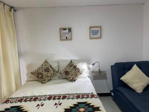 loft central, cerca a laureles GUARDA MELETAS GRATIS!!