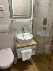 Center Deluxe Garni Hotel