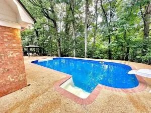 Peaceful & Elegant Sleeps 16 with Pool Near Mall - ممفيس